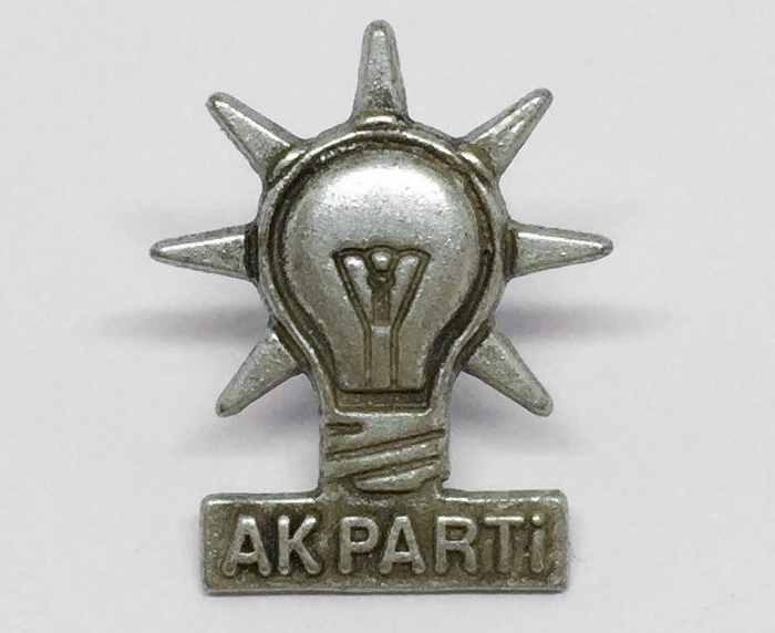 AKP01 Ak Parti D�k�m Yaka Rozeti