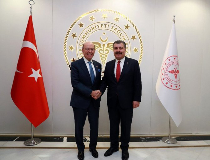 Sa�l�k Bakanl��� Yeni Logolu Bayrak ve Flamalar�
