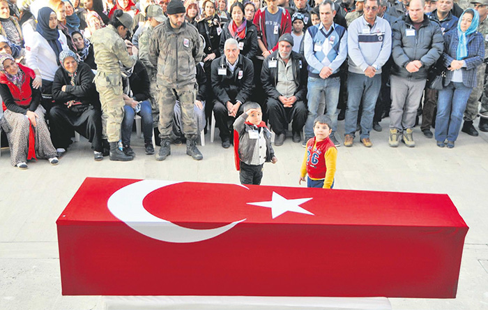 �ehit Tabutunda Kullan�lan Bayrak �l��s� - �EH�T ���N T�RK BAYRA�I